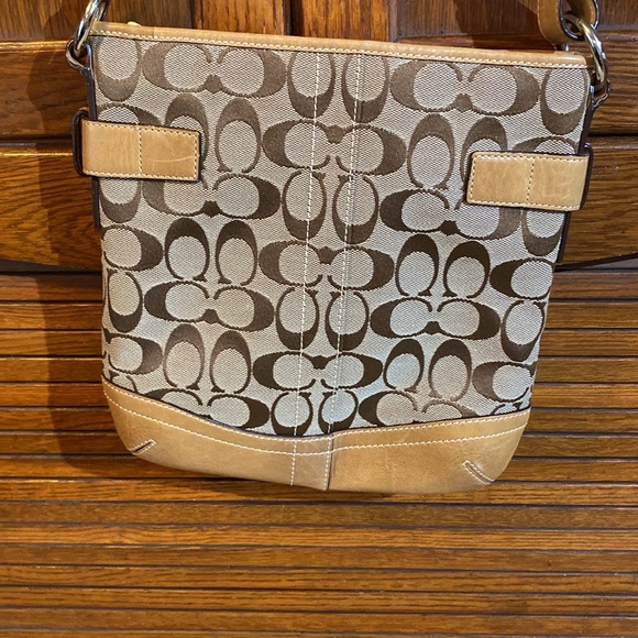 Vintage Coach Signature “C” crossbody bag - Picture 2 of 10